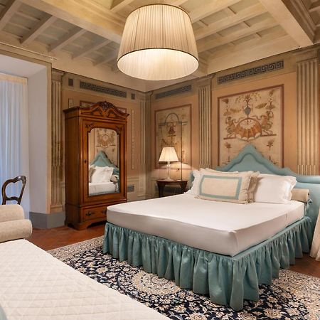 Piazza Pitti Palace - Residenza D'Epoca Bed & Breakfast Firenze Bagian luar foto