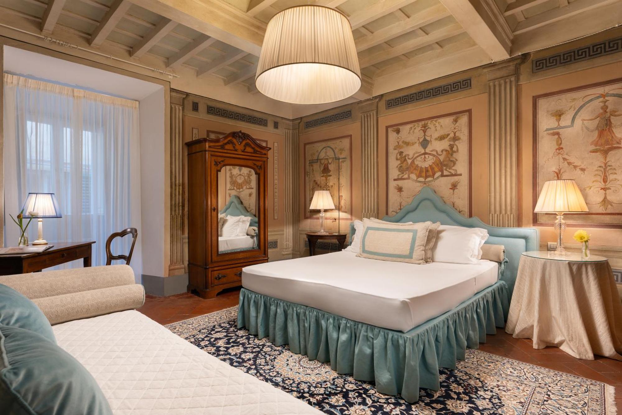 Piazza Pitti Palace - Residenza D'Epoca Bed & Breakfast Firenze Bagian luar foto