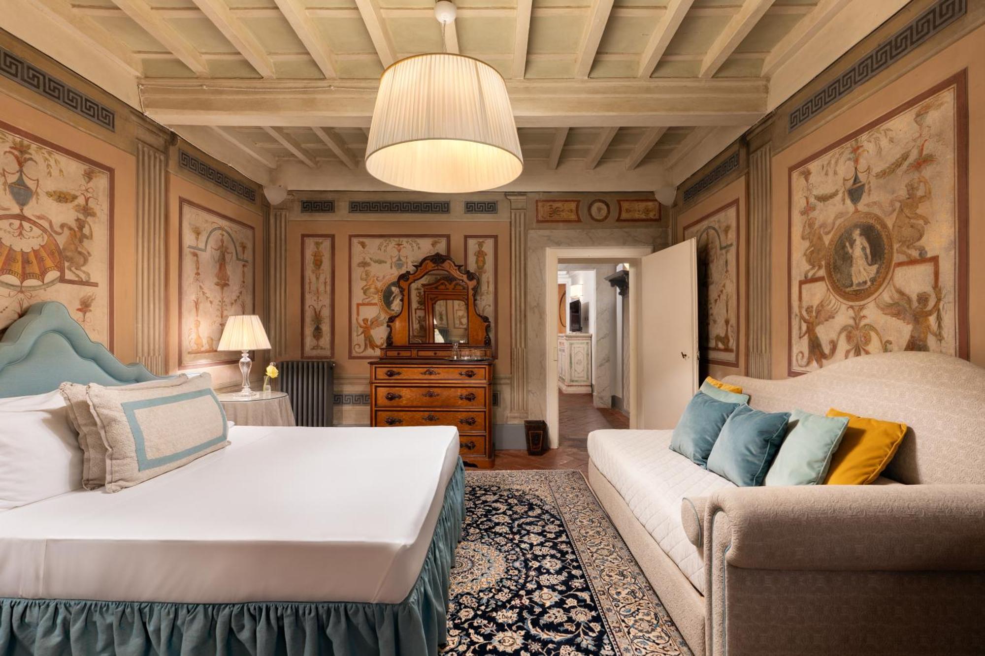 Piazza Pitti Palace - Residenza D'Epoca Bed & Breakfast Firenze Bagian luar foto