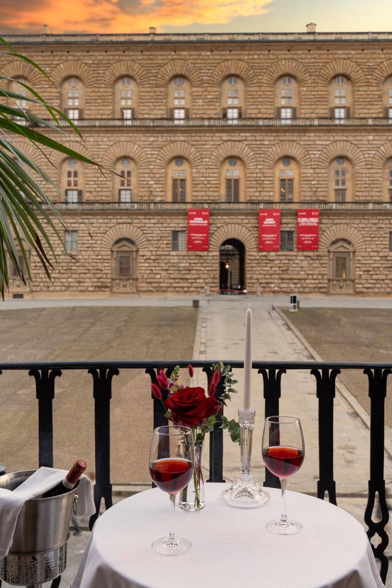 Piazza Pitti Palace - Residenza D'Epoca Bed & Breakfast Firenze Bagian luar foto