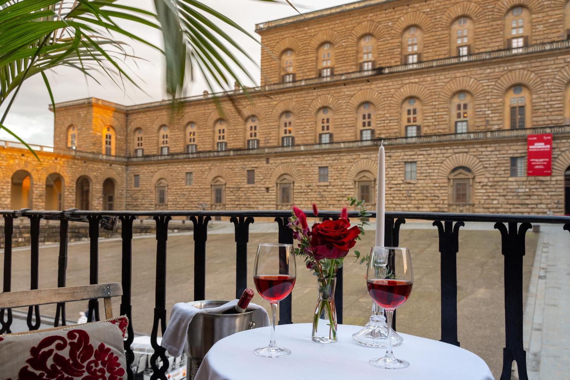 Piazza Pitti Palace - Residenza D'Epoca Bed & Breakfast Firenze Bagian luar foto