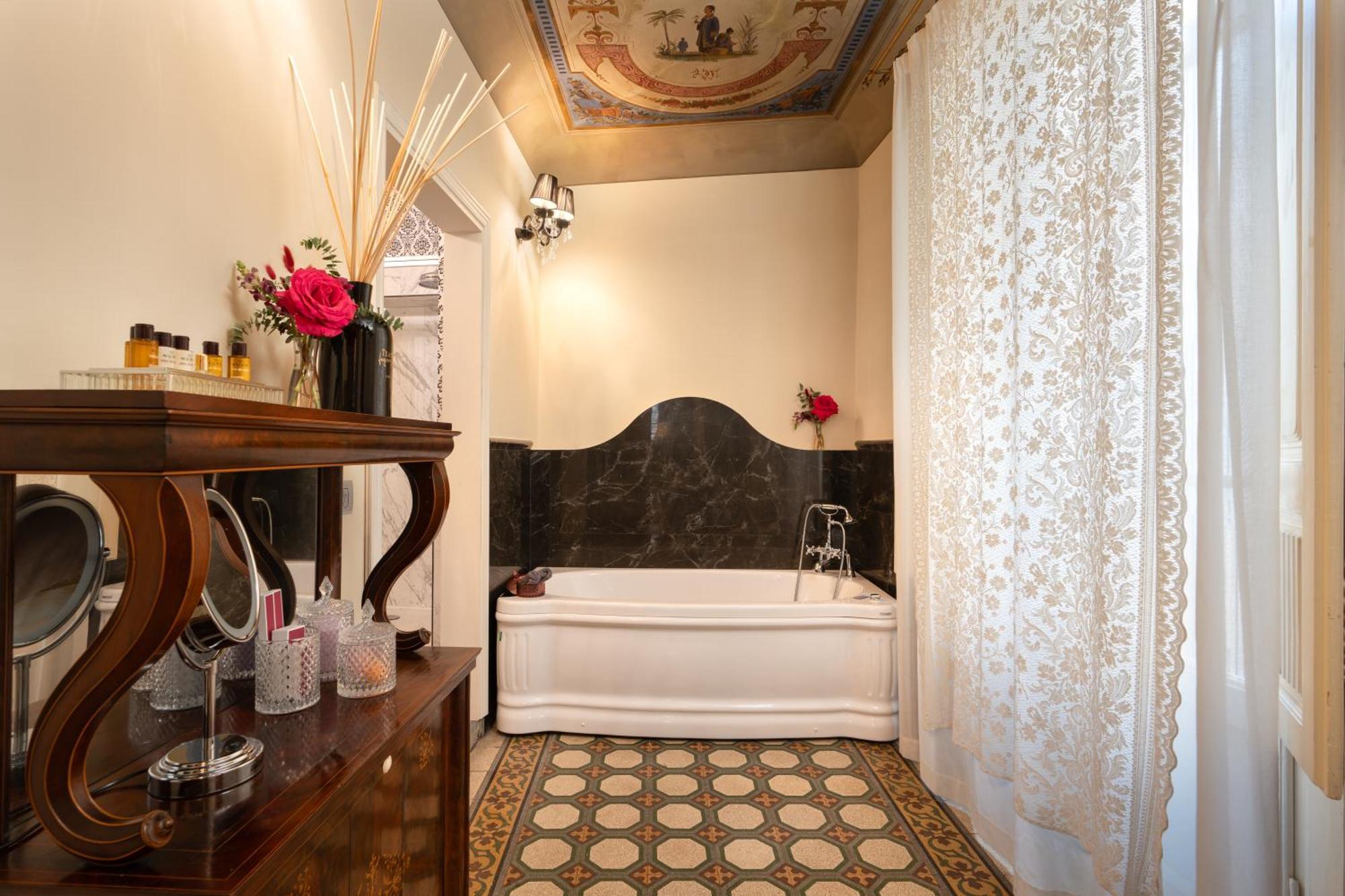 Piazza Pitti Palace - Residenza D'Epoca Bed & Breakfast Firenze Bagian luar foto