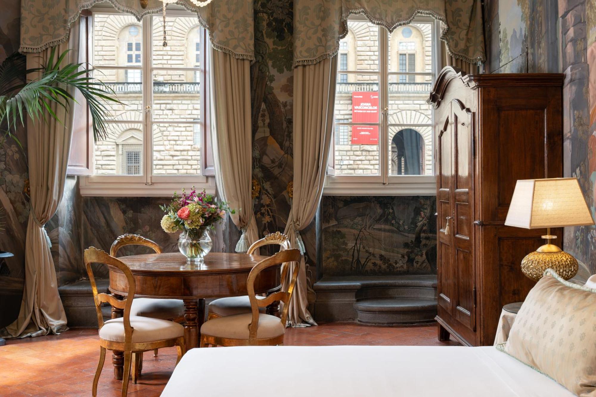 Piazza Pitti Palace - Residenza D'Epoca Bed & Breakfast Firenze Bagian luar foto