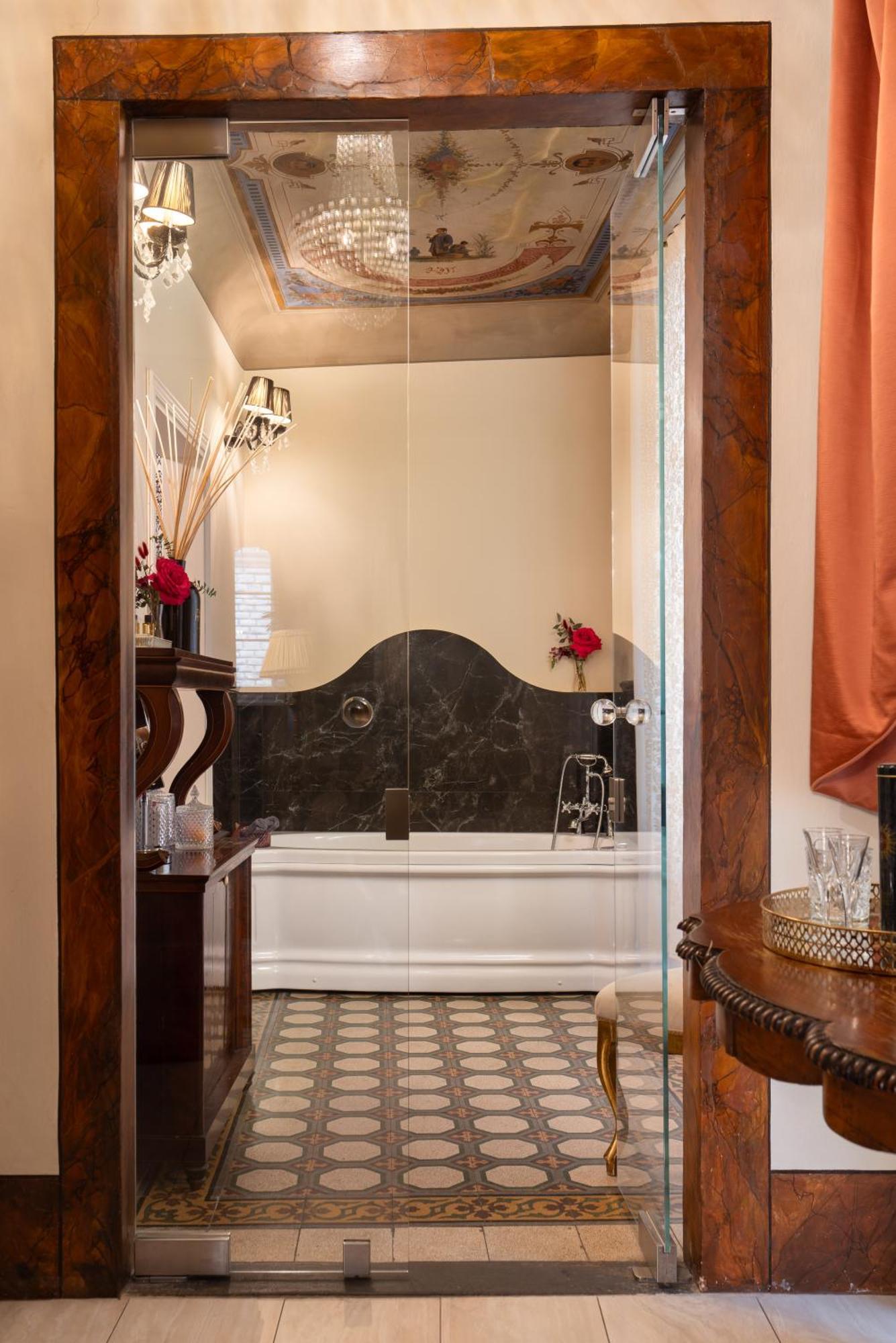 Piazza Pitti Palace - Residenza D'Epoca Bed & Breakfast Firenze Bagian luar foto