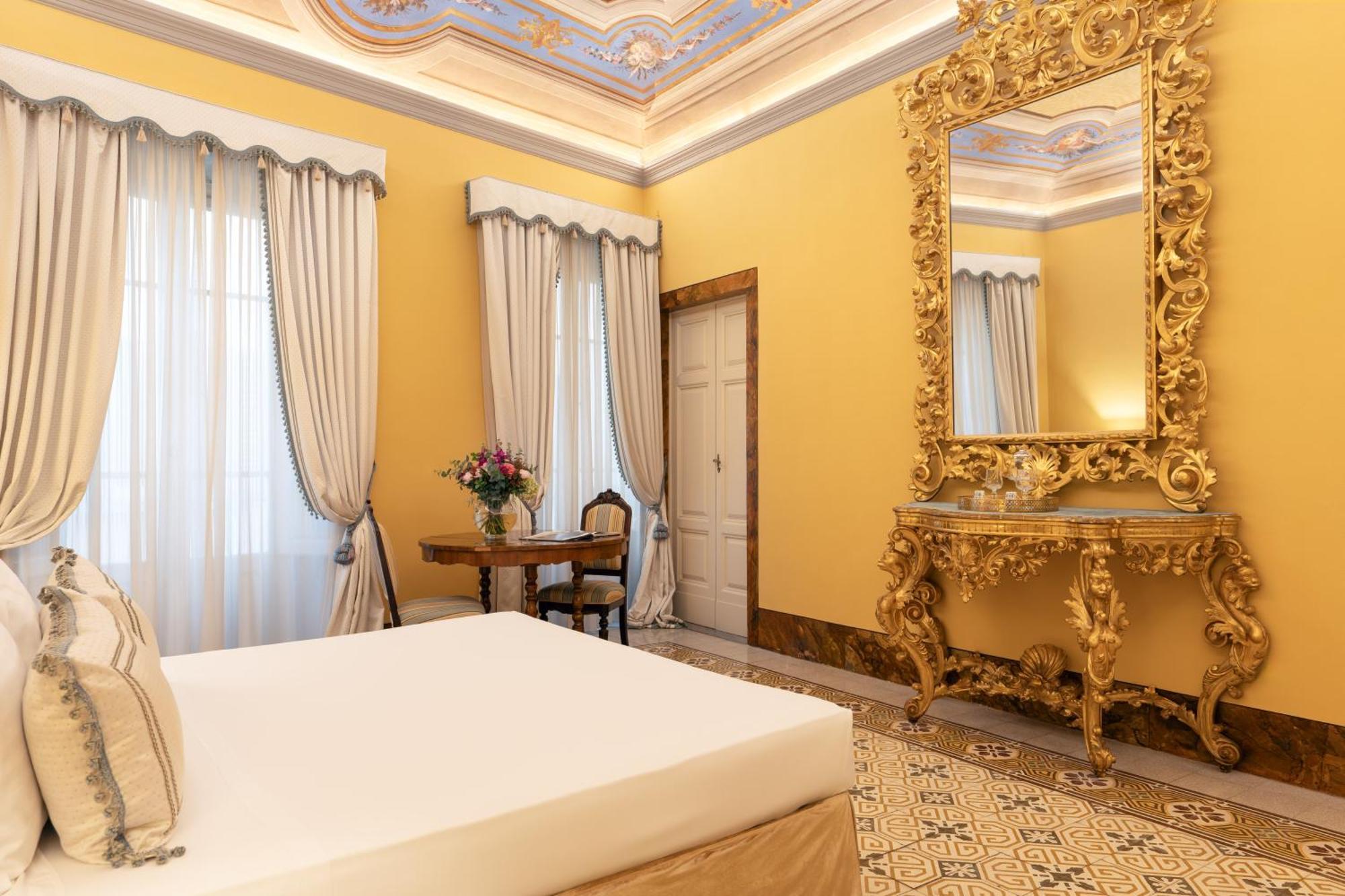 Piazza Pitti Palace - Residenza D'Epoca Bed & Breakfast Firenze Bagian luar foto