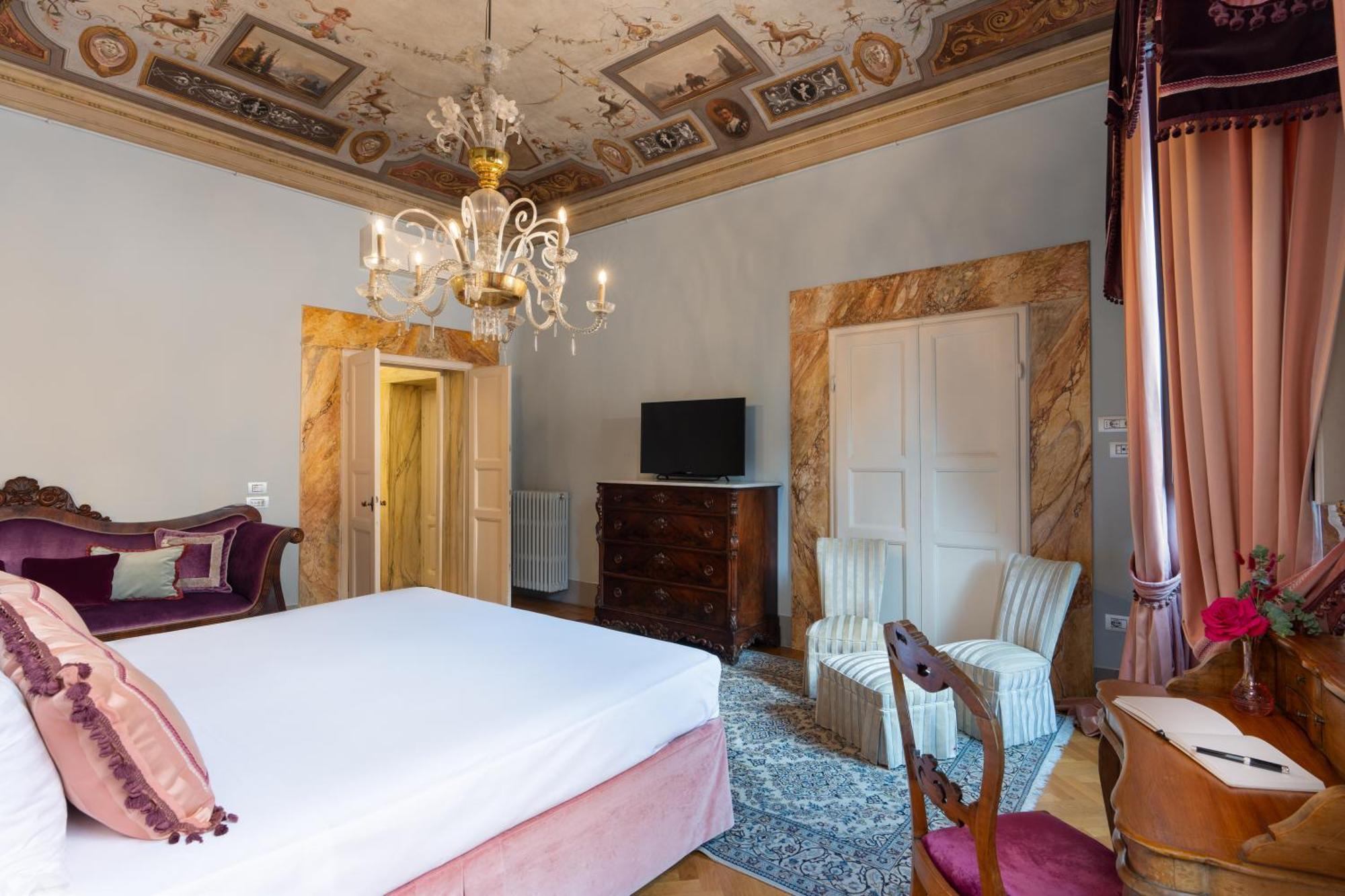 Piazza Pitti Palace - Residenza D'Epoca Bed & Breakfast Firenze Bagian luar foto