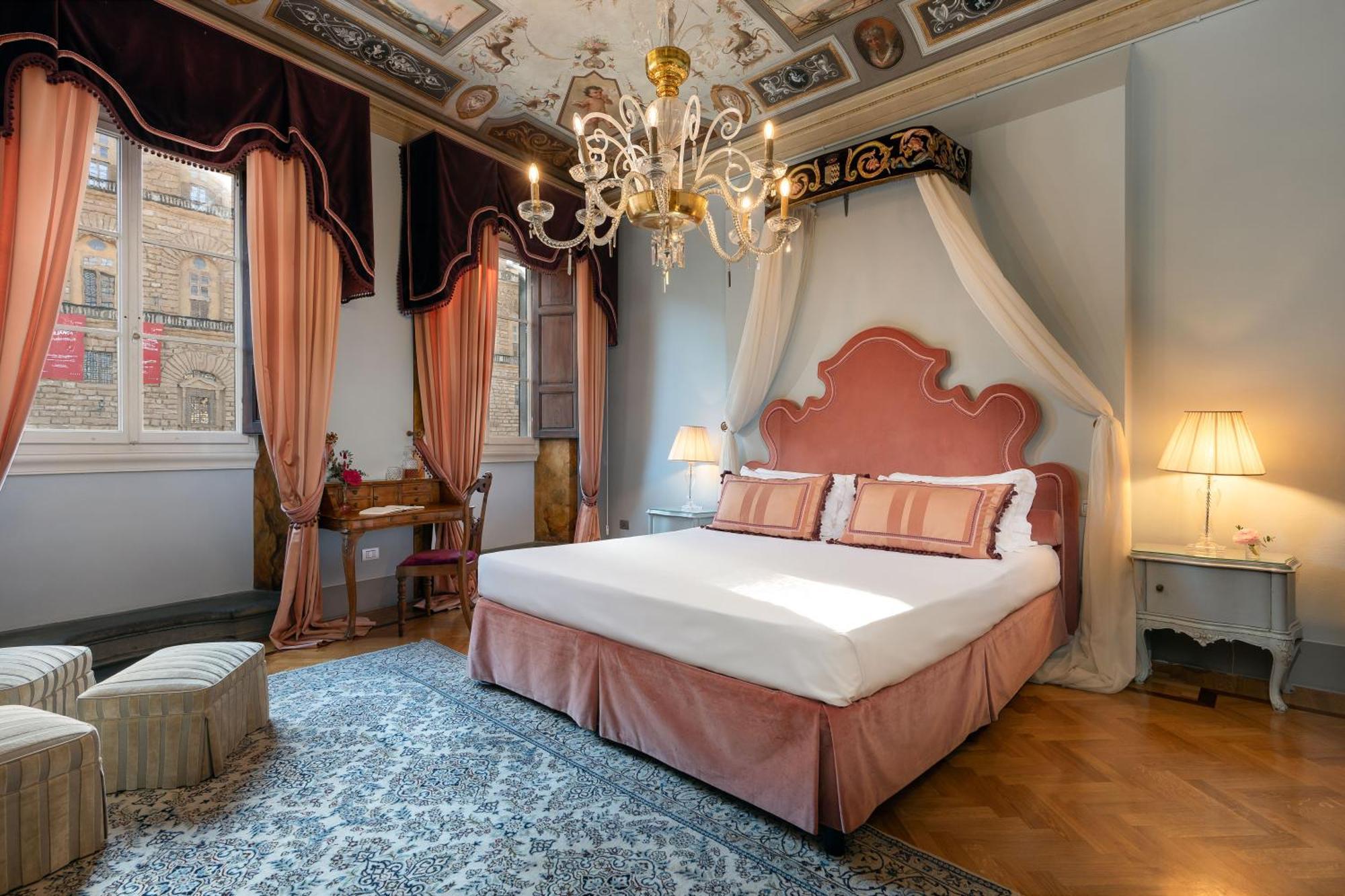 Piazza Pitti Palace - Residenza D'Epoca Bed & Breakfast Firenze Bagian luar foto