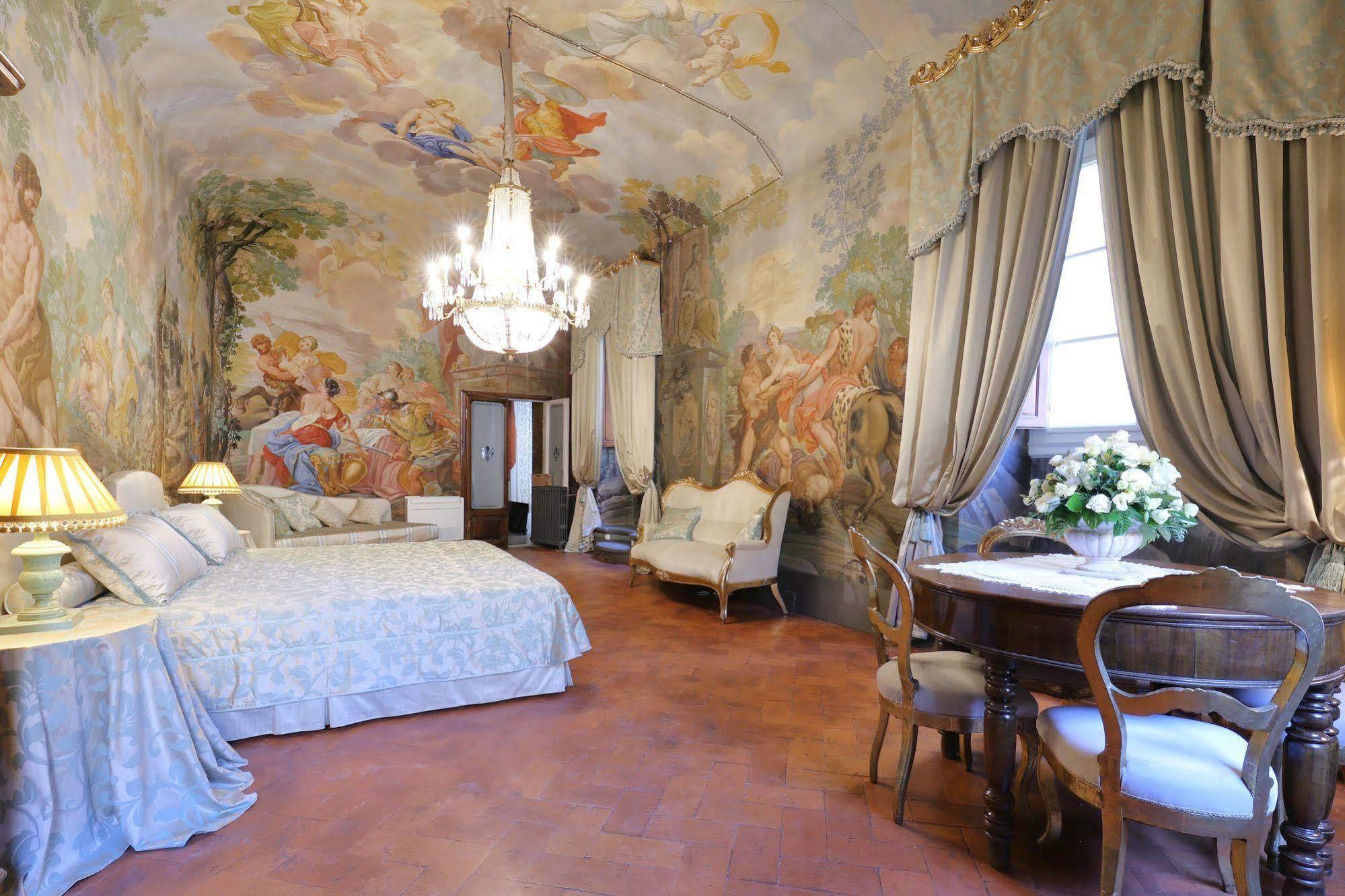 Piazza Pitti Palace - Residenza D'Epoca Bed & Breakfast Firenze Bagian luar foto